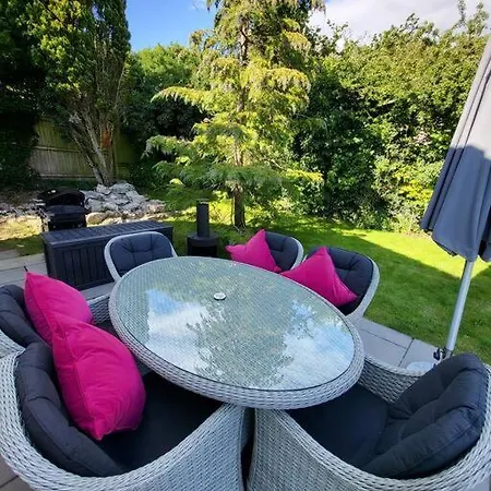 Holiday home The Pool House {heated Pool With Swim Jet} *