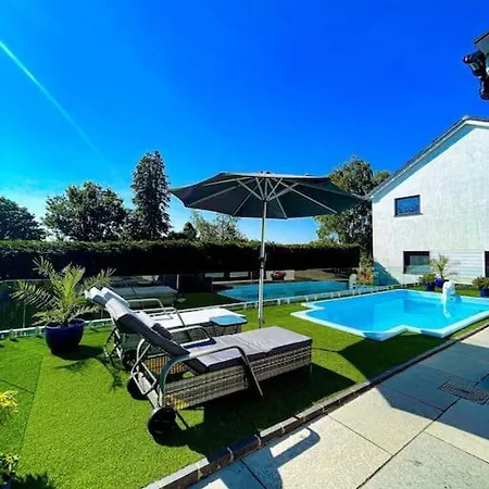 The Pool House {heated Pool With Swim Jet}