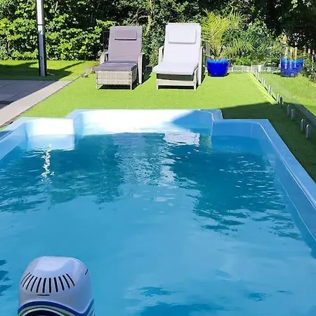 Holiday home The Pool House {heated Pool With Swim Jet}