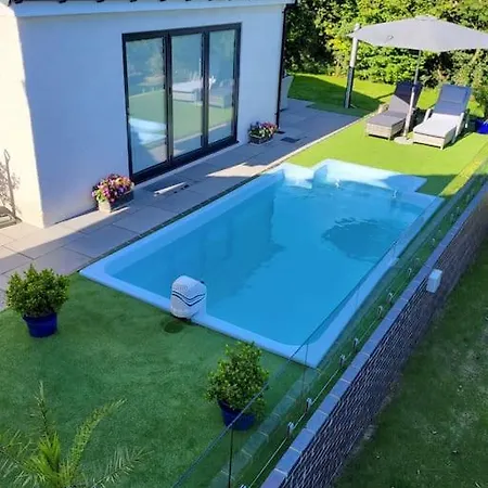 The Pool House {heated Pool With Swim Jet} Beetham