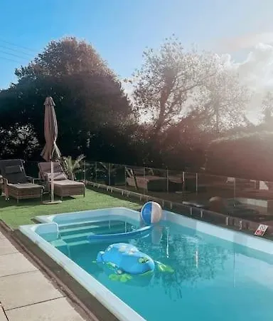 The Pool House {heated Pool With Swim Jet} * Beetham