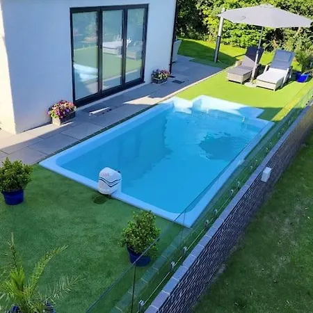 The Pool House {heated Pool With Swim Jet} * Beetham